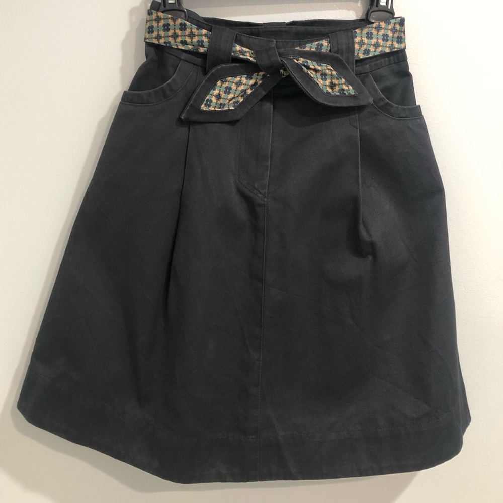 Mackka Black Skirt Side Pockets Front Zip Silk Belt size 36, USA S
